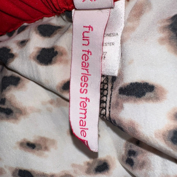 Cosmopolitan Leopard Cheetah Print Pajama Set XL Beige Black Red Women’s - Picture 9 of 16